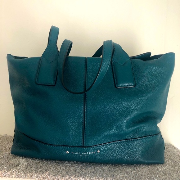 Marc Jacobs Handbags - Mark Jacob’s Leather Handbag Purse